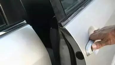 为什么老鼠喜欢藏在汽车发动机,老鼠为什么会钻到车里