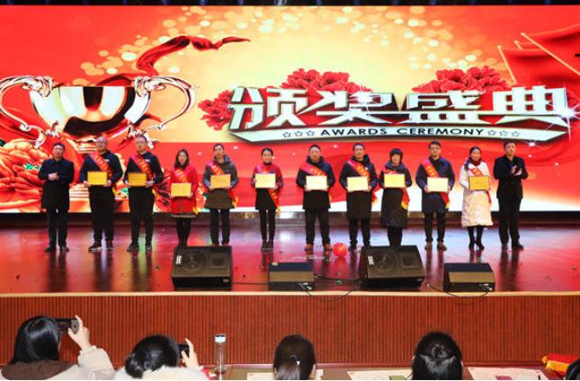 感动校园十大教师事迹,感动校园十佳教师事例