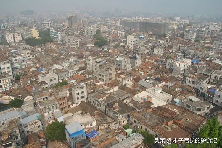 这个奇特的地方，将石狗视为图腾，却爱吃狗肉