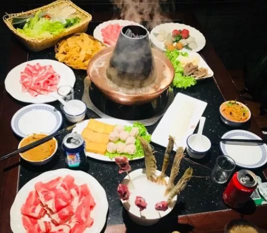 故宫也开火锅店了！你想去拔草吗？我大天津大铜锅，你爱哪家呢？
