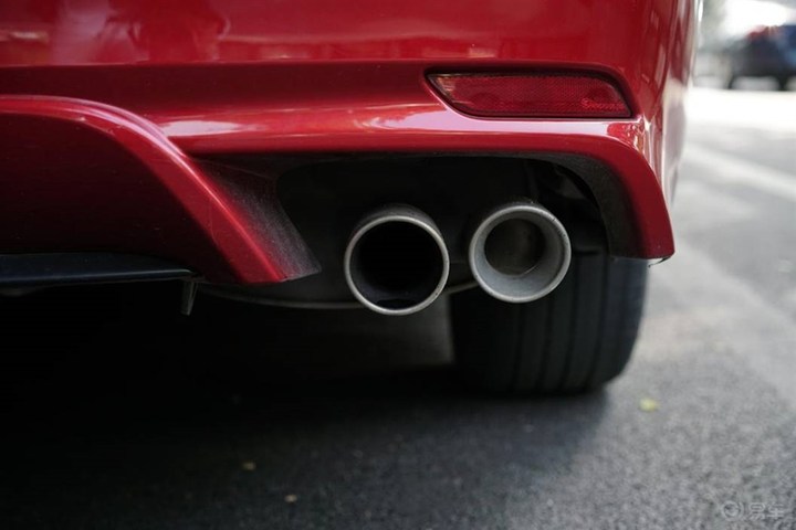 八代凯美瑞运动版红内饰,八代凯美瑞运动版电光宝石绿