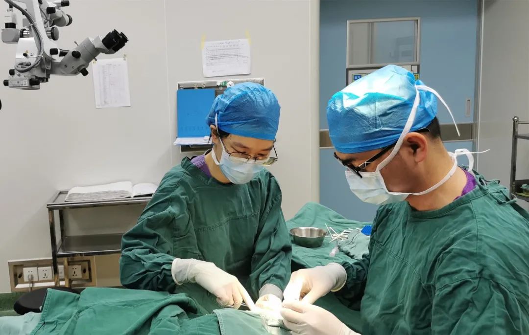 脸上大黑斑竟是“*弹炸**”,桂林女教师医院“拆弹”