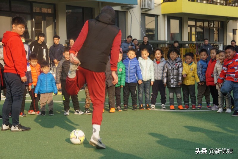 气温很低热情不减,气温虽低热情不减