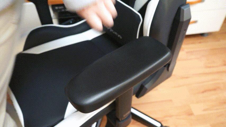 迪锐克斯dxracer电竞桌,甜品级显卡