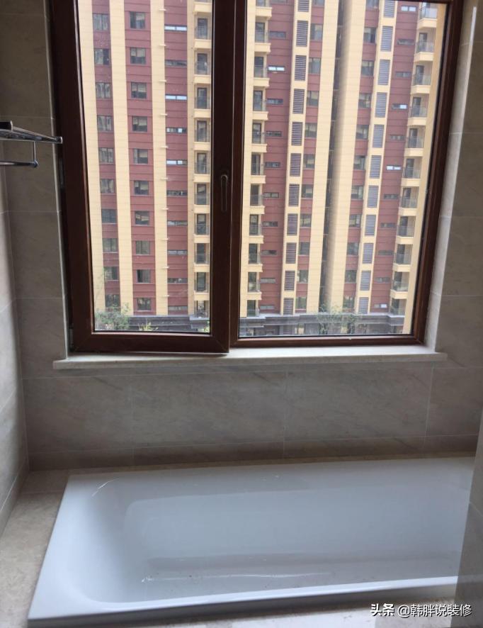 刚交钥匙的130㎡万科精装房，效果时尚又清新，做完保洁就能入住
