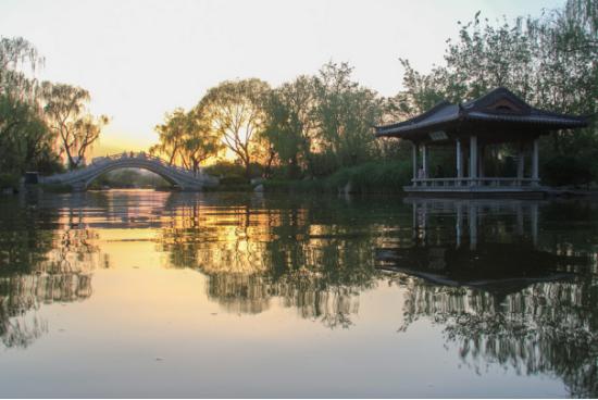 美丽的大明湖景色宜人,美丽的济南大明湖景区