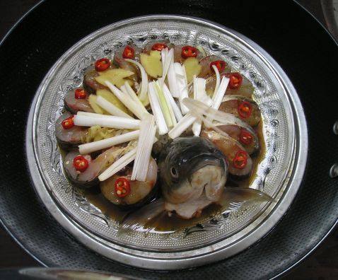 饭店里的孔雀开屏鱼都是怎么做的,开屏孔雀鱼家常做法