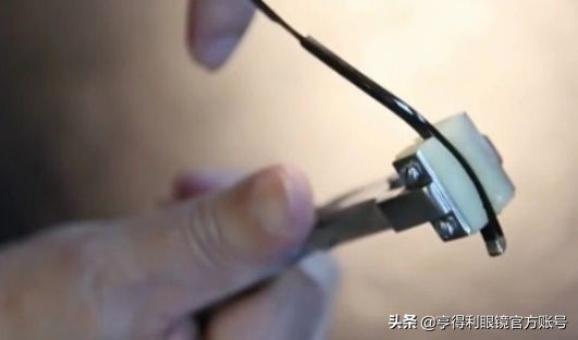 新眼镜戴着晕怎样调整镜架,别低头眼镜会掉图片