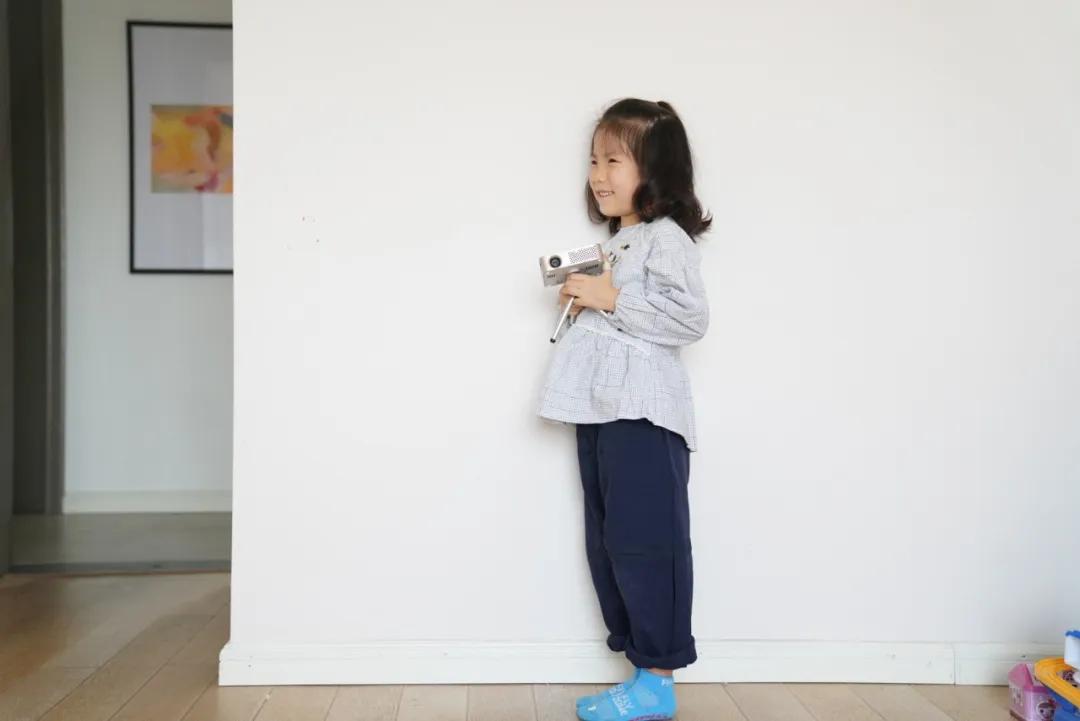 如何选择护眼投影仪,100寸电视和投影仪哪个好更护眼