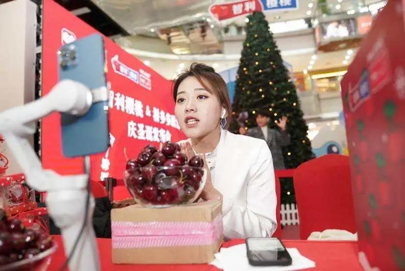 首批智利车厘子海运落地新发地，15分钟被抢光，太火了