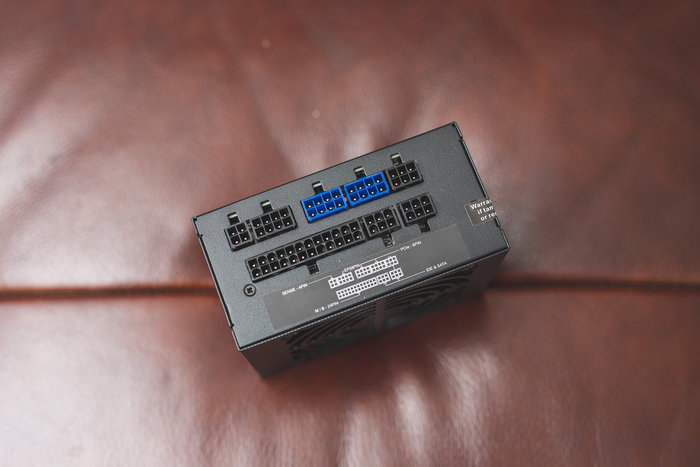 itx顶级主机配置,能提着走的电脑主机