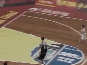 易建联国家队16年,易建联16岁时扣篮