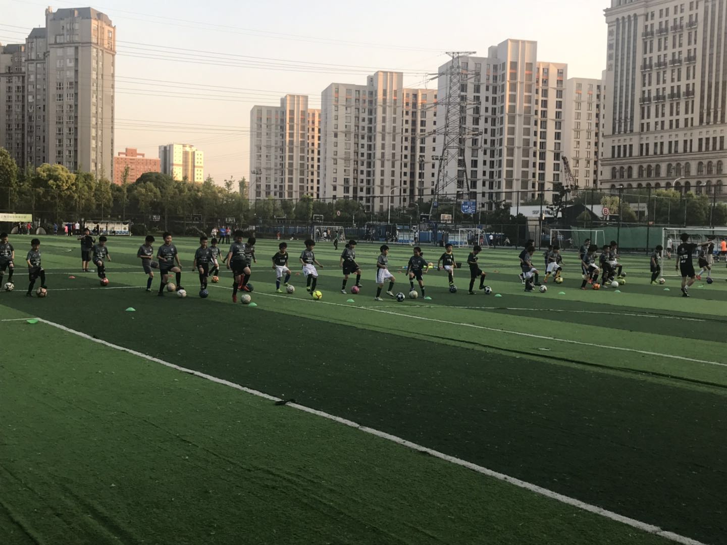 场边观察之一：大脚一时爽，队友泪两行