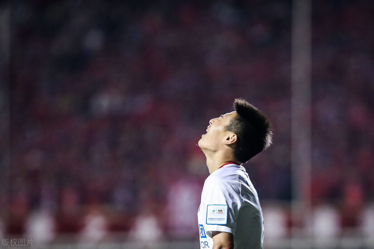 关于武磊的足球之路,武磊被球队孤立了吗