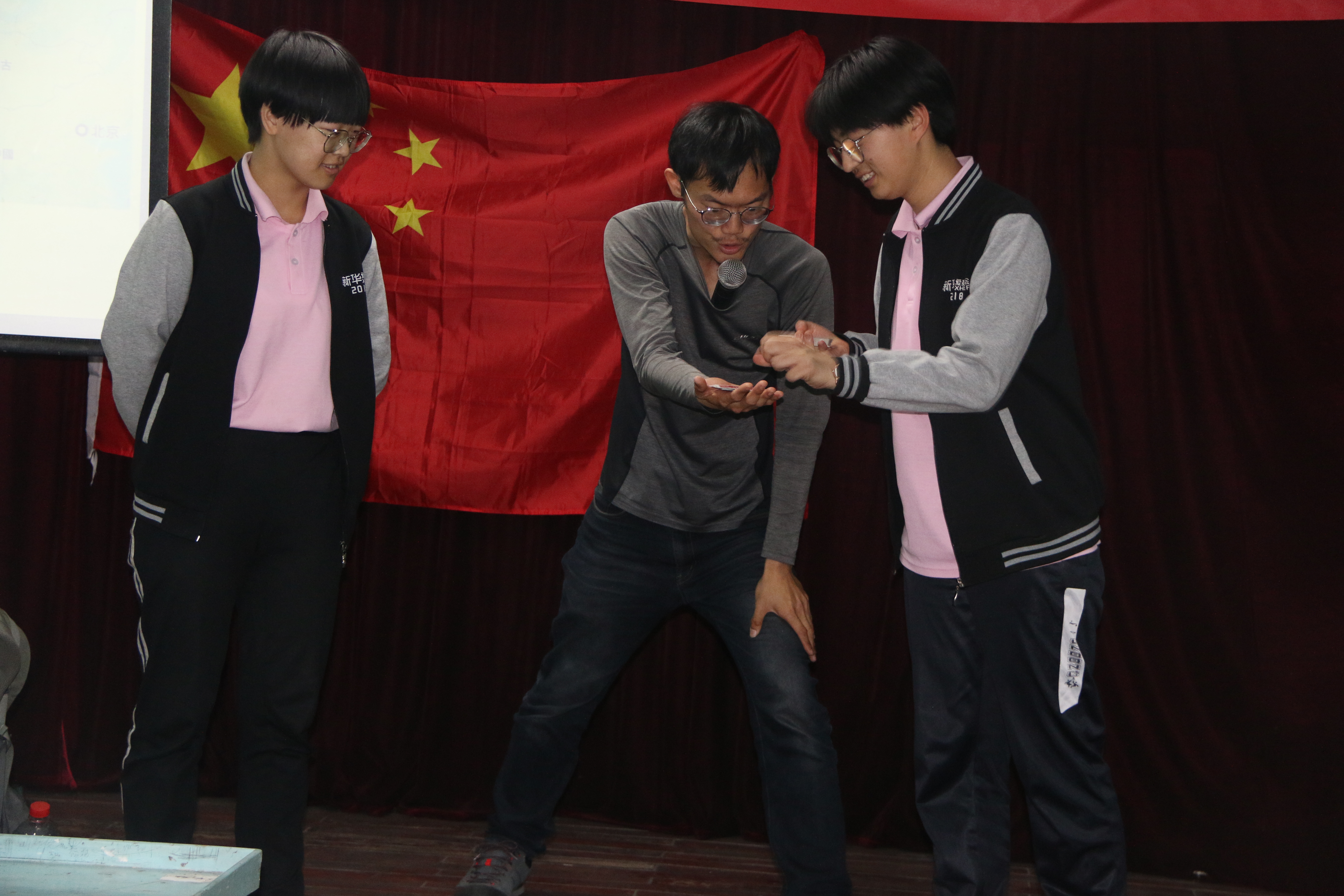 台湾魔术师行者刘又诚做客平泉一中