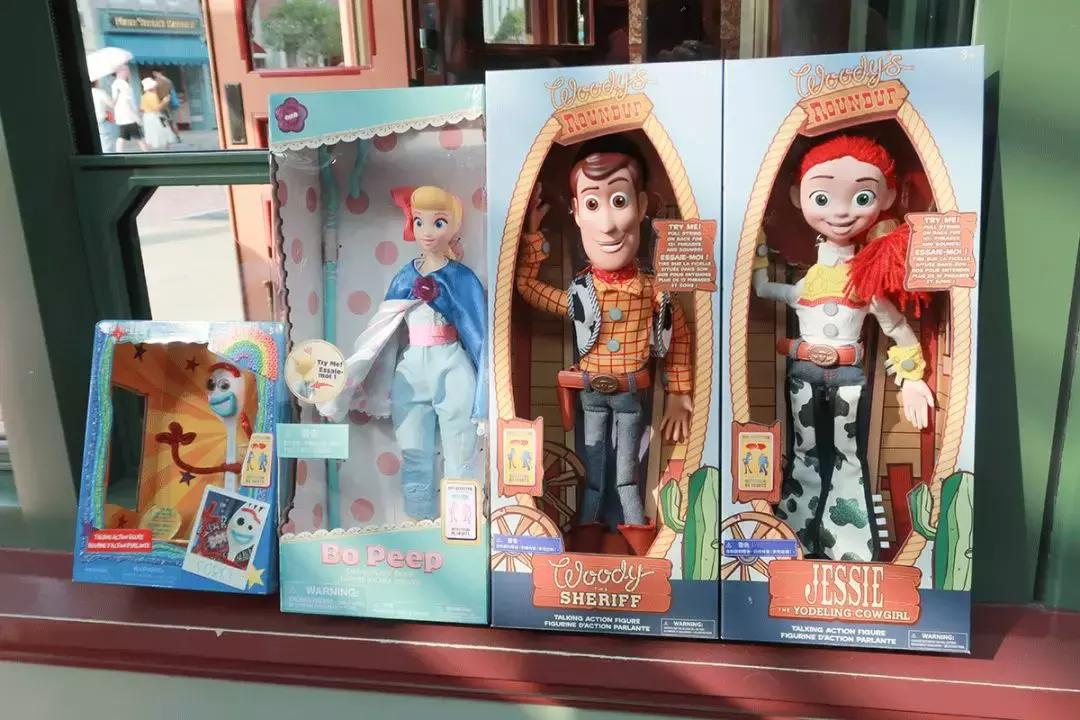 让全家人流连忘返的香港迪士尼，到底有什么魔力？