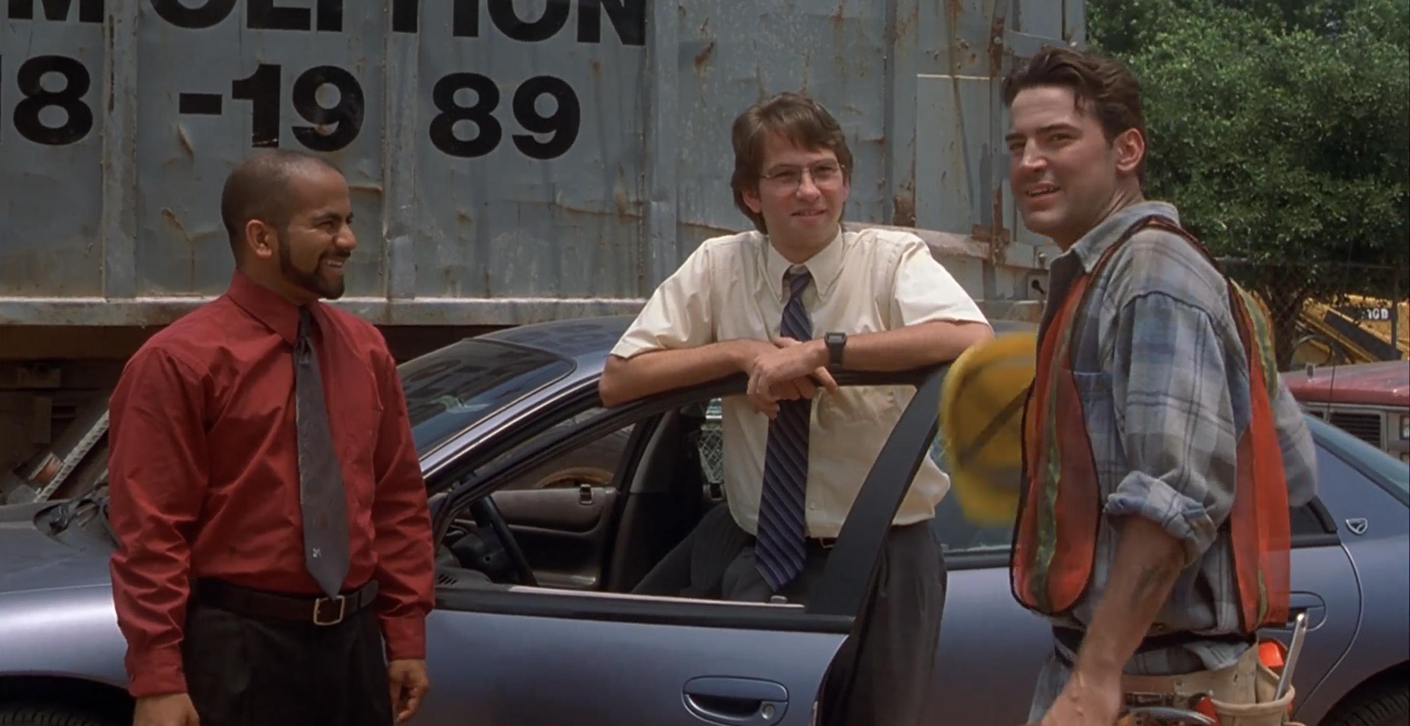 评《上班一条虫》:20年前对职场的讽刺艺术,如今依旧深感共鸣