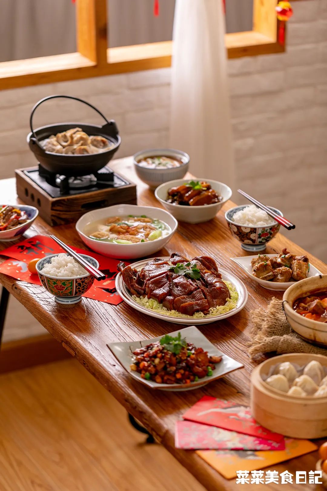 折腾一下午的年夜饭终于上桌了,历时五小时为家人做一顿年夜饭