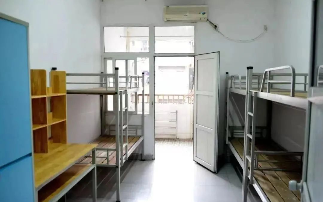 重庆环境最好的学校,重庆哪所学校宿舍和伙食最好