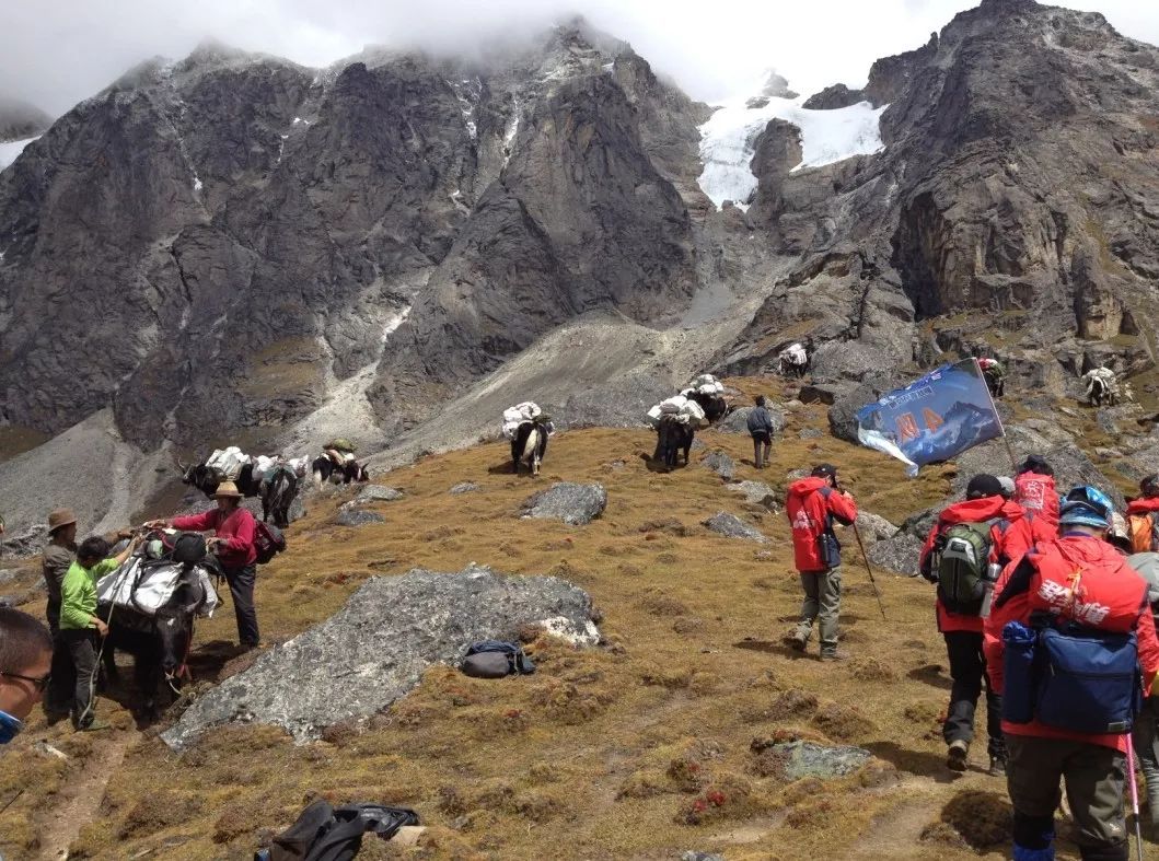 那些与登山八竿子都打不着的企业品牌，为何要为登山慷慨解囊？