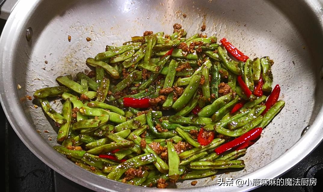 少油干煸四季豆炒盐菜的做法,超好吃的干煸四季豆不焯水不过油