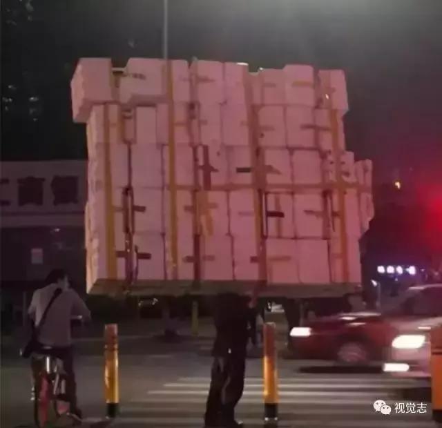 【*今条头日**】兴县街头大中午一点多拍到的一幕，辛酸，想哭！