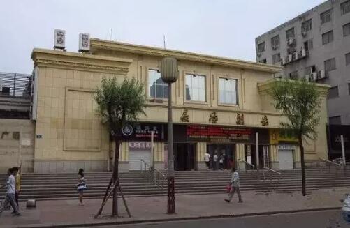 纪念梅兰芳大师130周年,梅兰芳先生在舞台上表演的场景