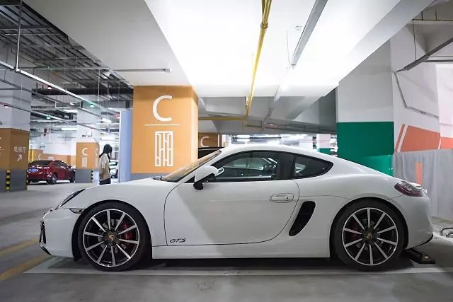 武汉豪车的视频,武汉最豪停车场