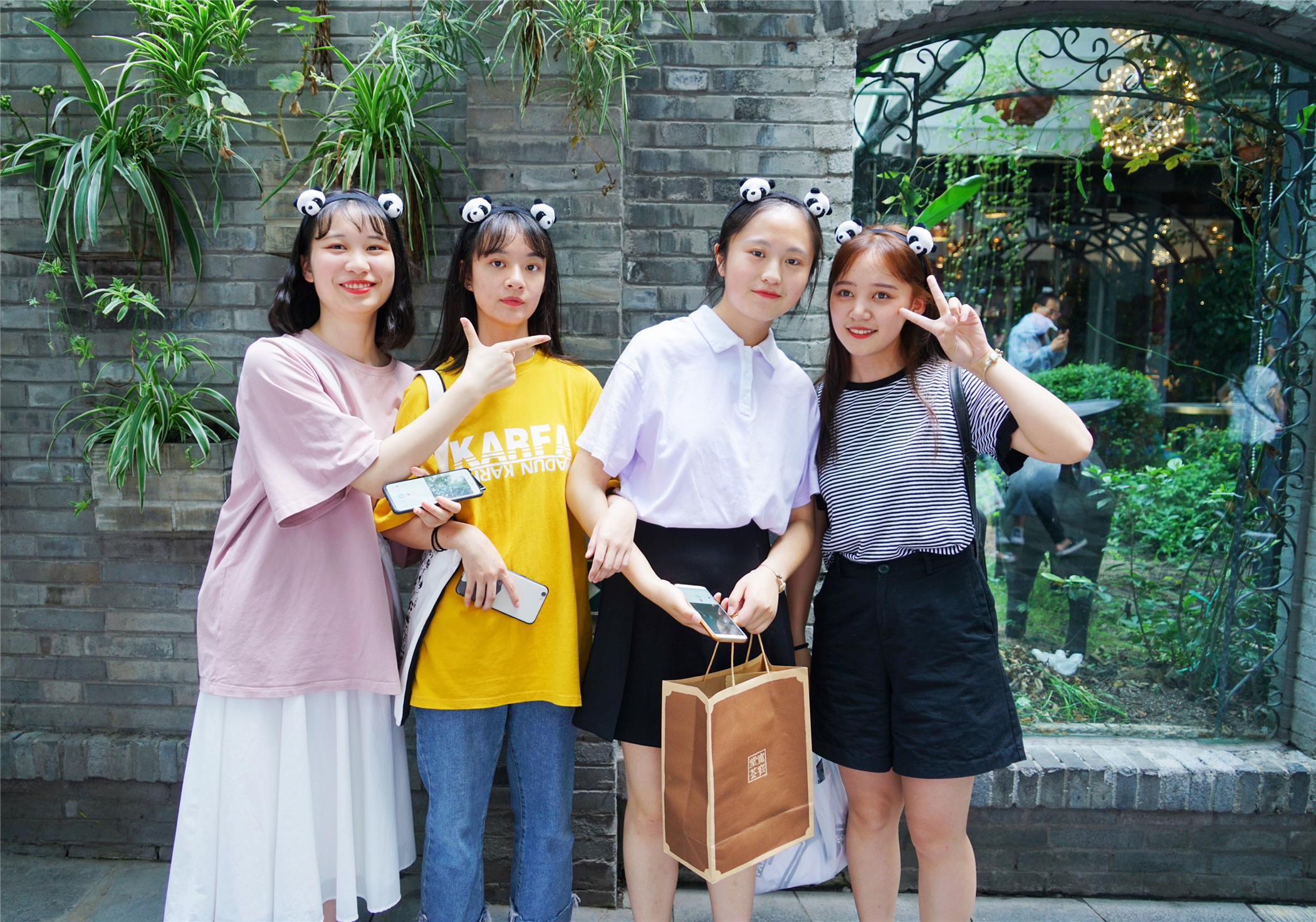 宽窄巷子寻觅成都最美街巷,成都宽窄巷子边