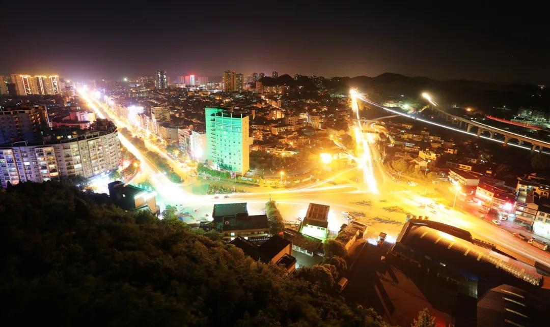 清镇市是不是比较落后,清镇最好的城市