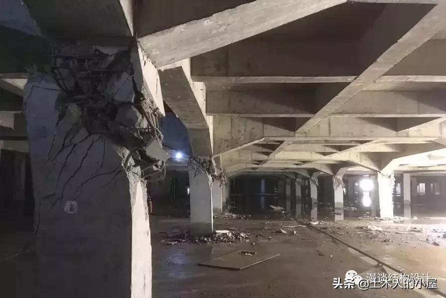 地下室浮力造成柱子开裂,浮力把地下室柱子顶断