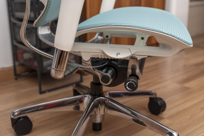 这把“无间道”椅凭什么敢卖到过万冈村Contessa2代