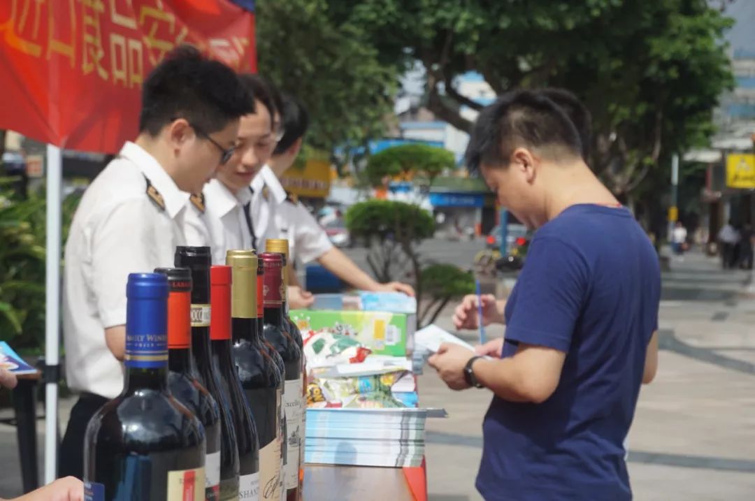 海珠|厉害了,海关人员手把手教你辨真假!再也不怕买到假的“进口”奶粉、葡萄酒啦~