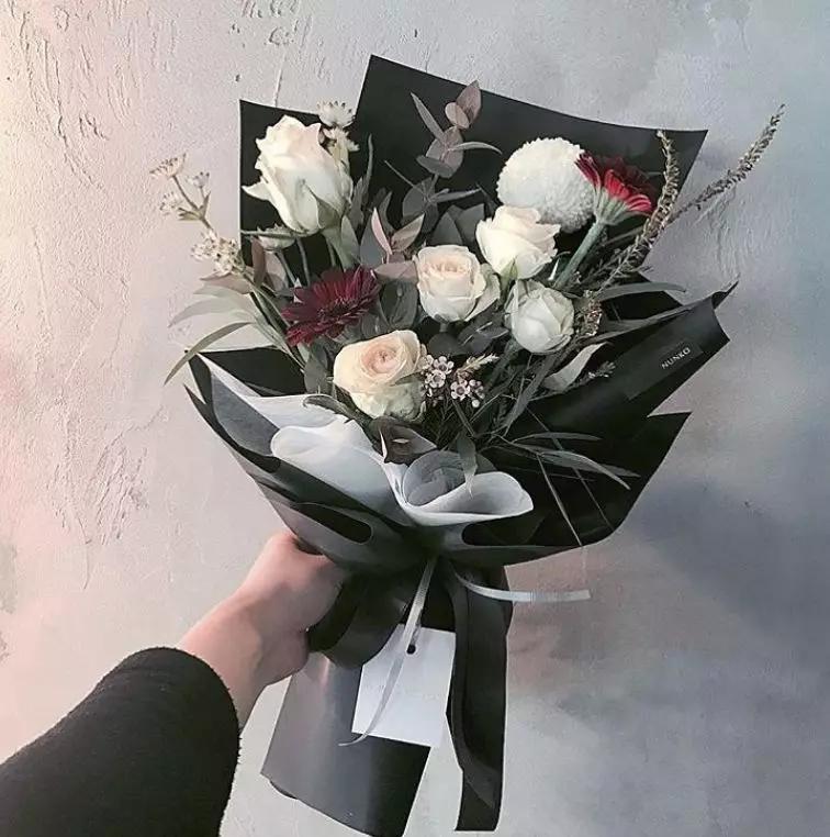 三八女神节送女生花代表什么,女神节送一朵玫瑰花合适吗