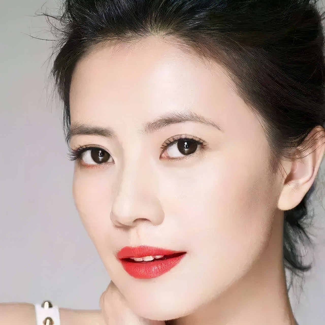 为什么有些人化妆反而显老显黑,50多岁的女人怎么化妆不显老