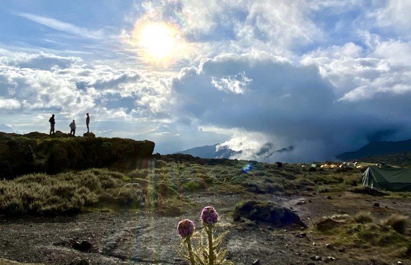 登上非洲之巅乞力马扎罗山，瑞士Odlo奥递乐保暖内衣实测