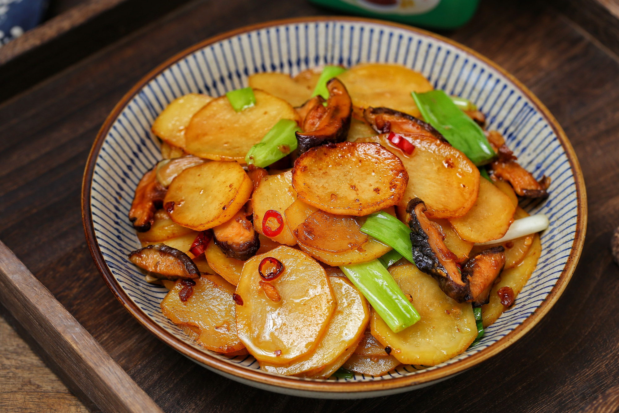 家常菜中的“扛把子”，不放肉也吃得喷香，简单快手就是太费米饭