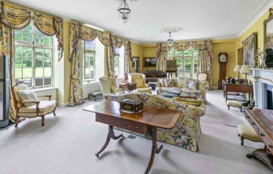 特里网上晒四千万超级豪宅，马场、网球场和室外游泳池，一应俱全