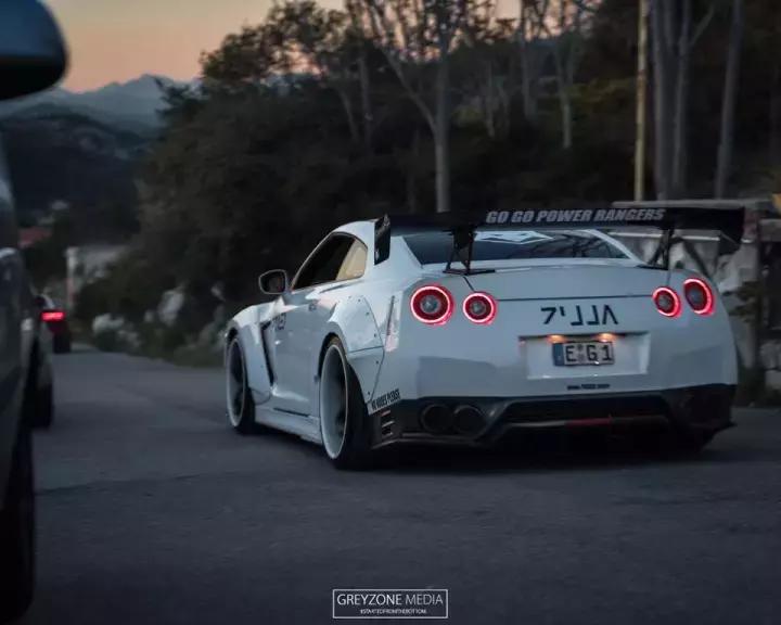 自从坐上了小姐姐的GT-R之后，天天都能体验速度与激情的快感