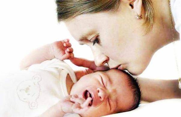 宝宝睡觉总是滚来滚去的怎么回事,宝宝睡觉总是乱动怎么解决