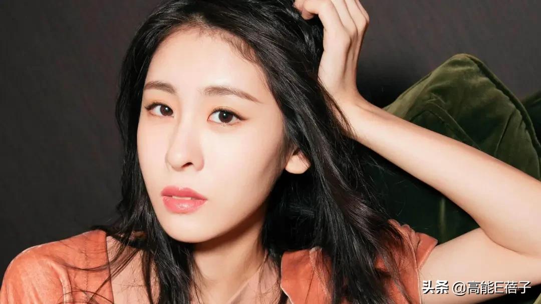 网友突然晒照曝华晨宇整容植发，还自称是其老婆，被张碧晨介入？