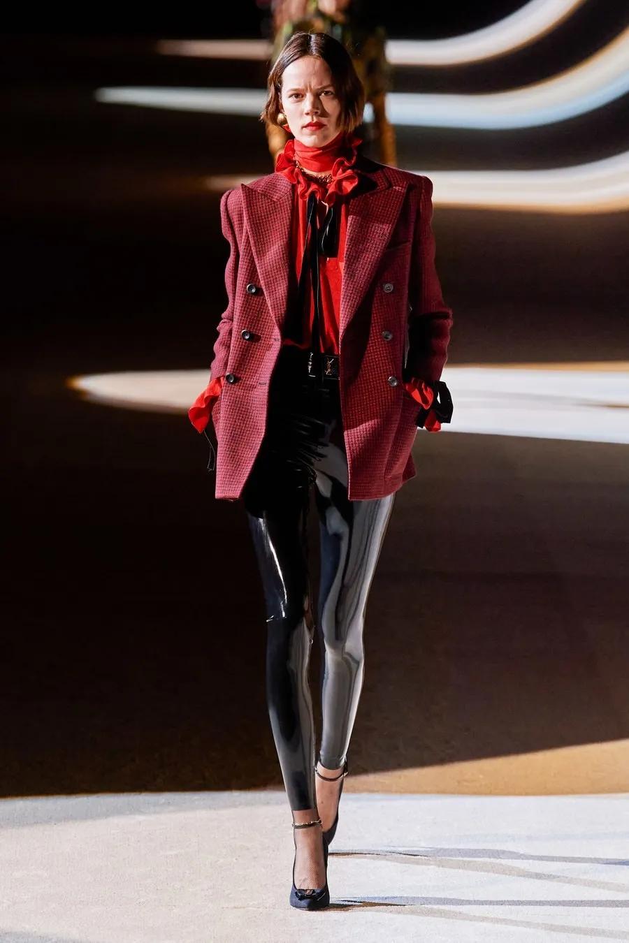 2022巴黎时装周秋冬大衣,2020秋冬巴黎时装周