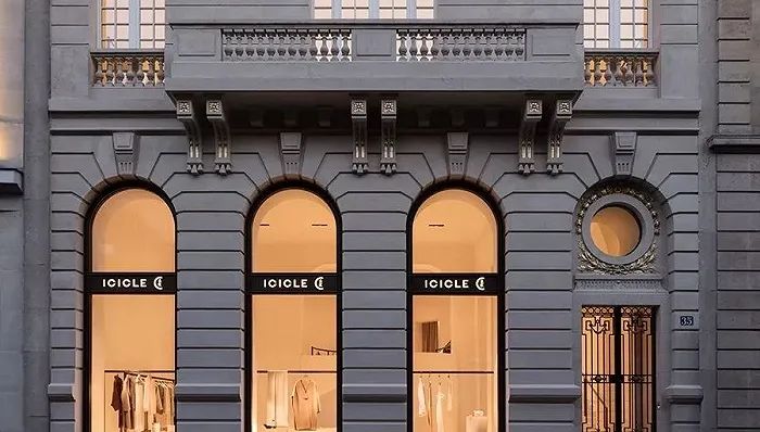 “穿着1万6的羊绒衫上班，老板夸我像章泽天”