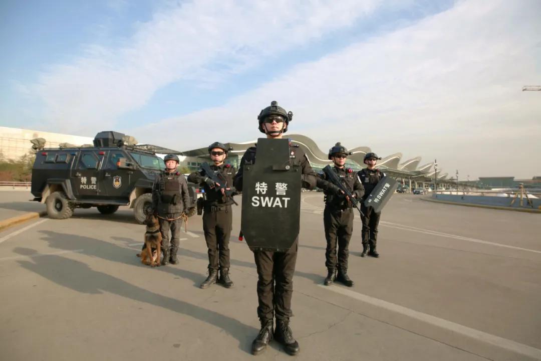 越是关键时期越是考验担当,越是关键时刻越要坚持