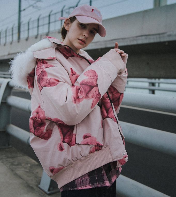 杨颖穿的新中式衣服是什么品牌,杨颖穿阿迪达斯羽绒服