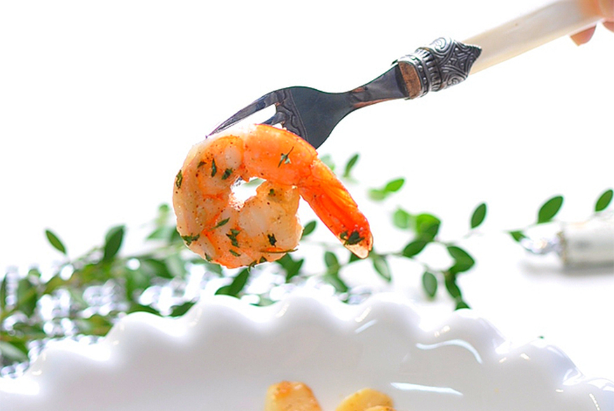 生吃冰冻虾怎么做简单又好吃,冷冻虾怎么煮好吃又简单