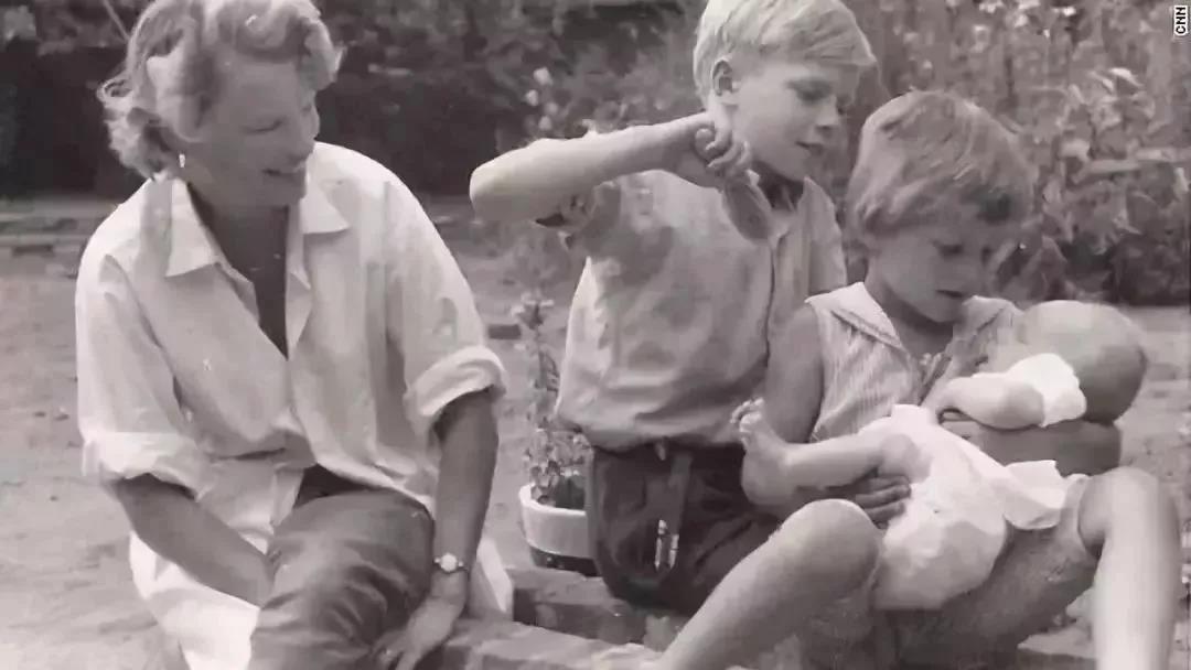 63岁全裸登上时代周刊，70岁第三次创业，她才是真正的特斯拉之母