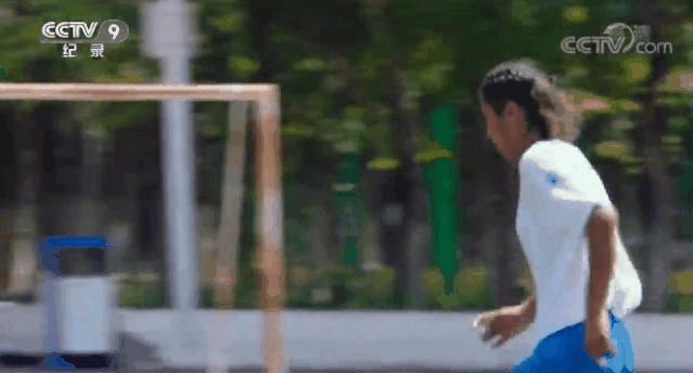 登上央视！超燃！*疆新**少女的足球梦被拍成纪录片