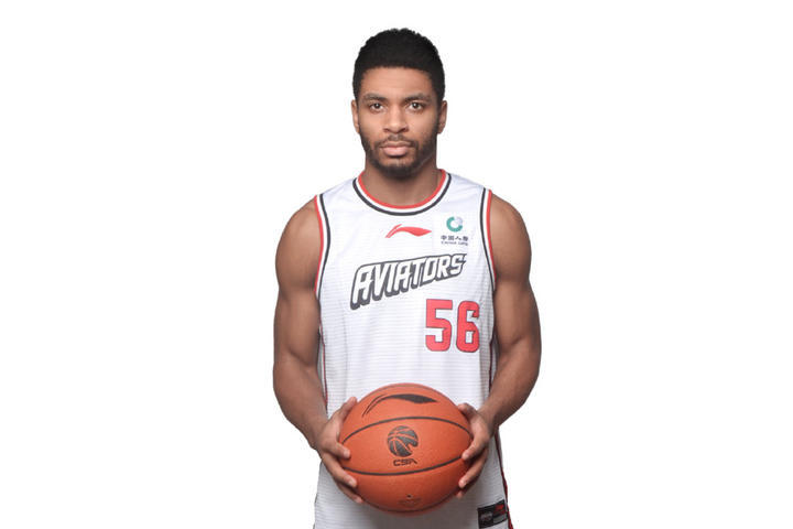 深圳外援成唯一留守者，阴差阳错却因祸得福！遗憾把妻儿送回美国