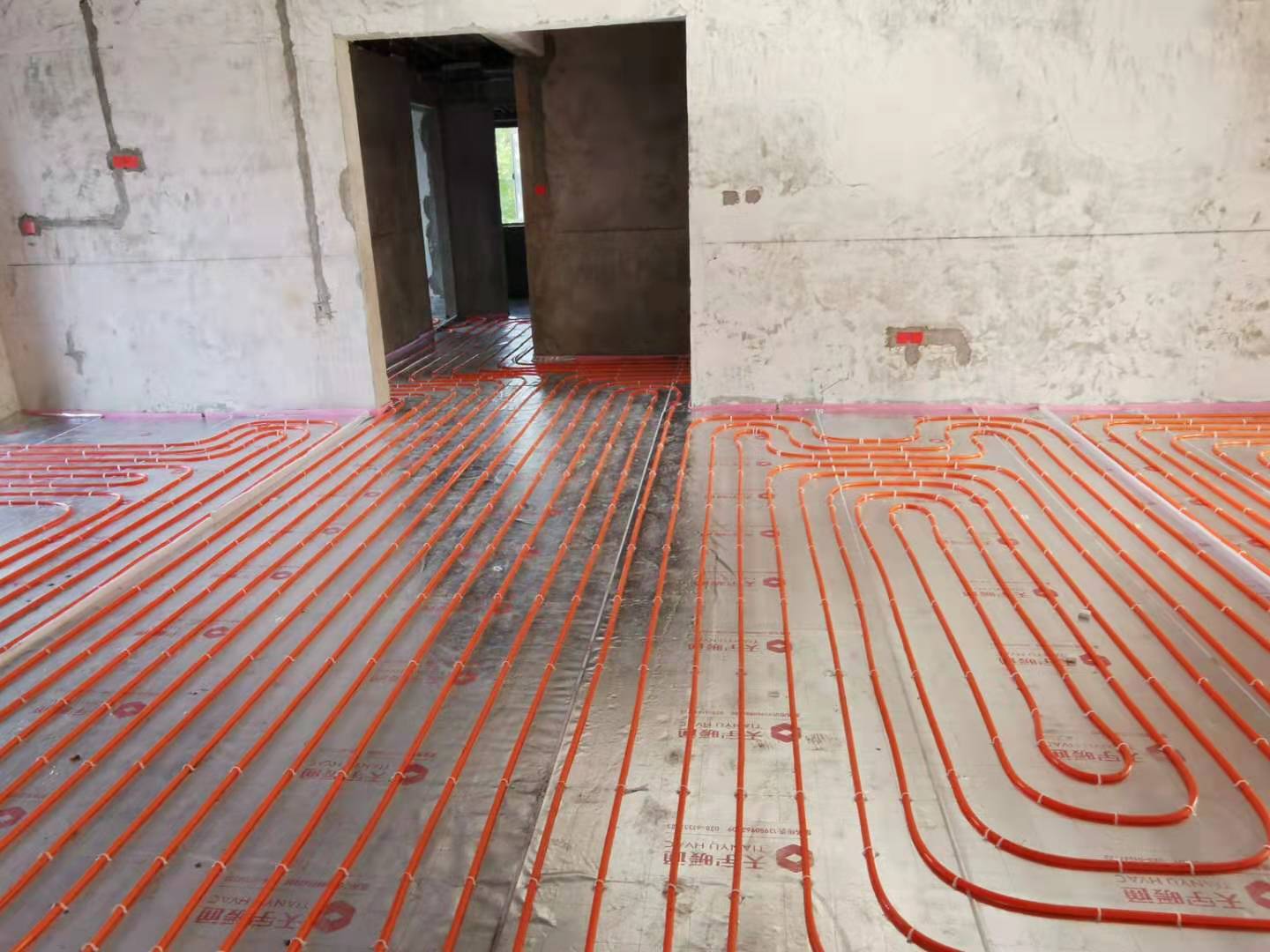 地暖和暖气片的优缺点对比,地暖与暖气的优缺点